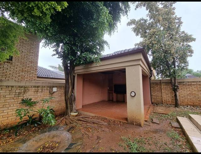 5 BEDROOM TOWNHOUSE FOR SALE IN AMAROSA